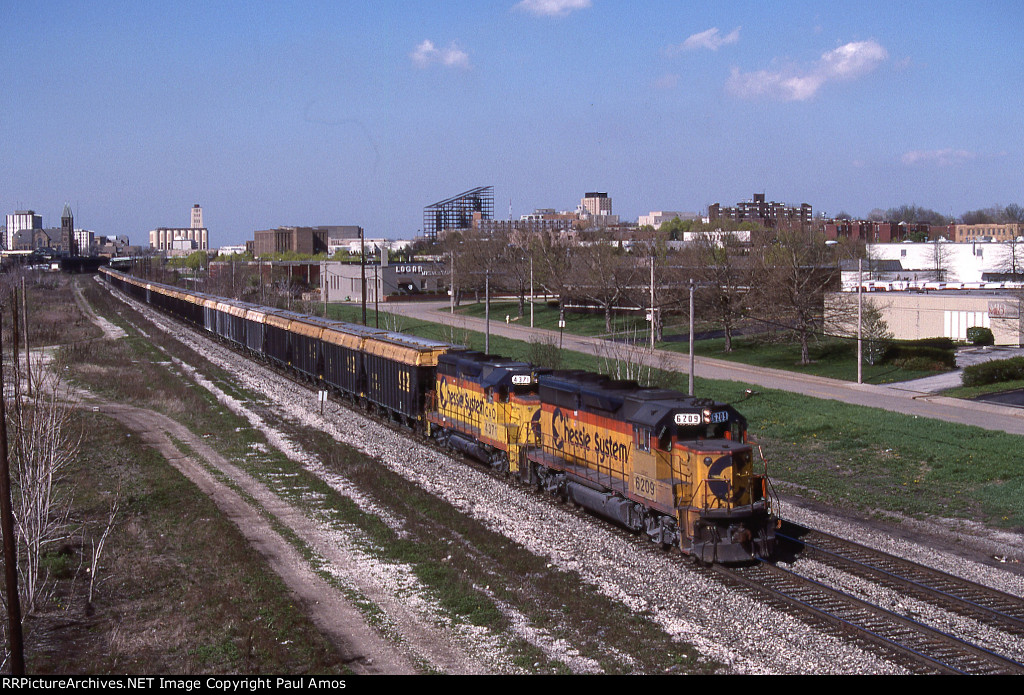 CSX 6209 with a Unit Grain train made up of 100 Ton 3 bay hoppers with "Hopper Toppers'